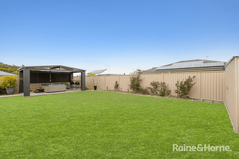 18 Toshack Place, POTTSVILLE, NSW 2489