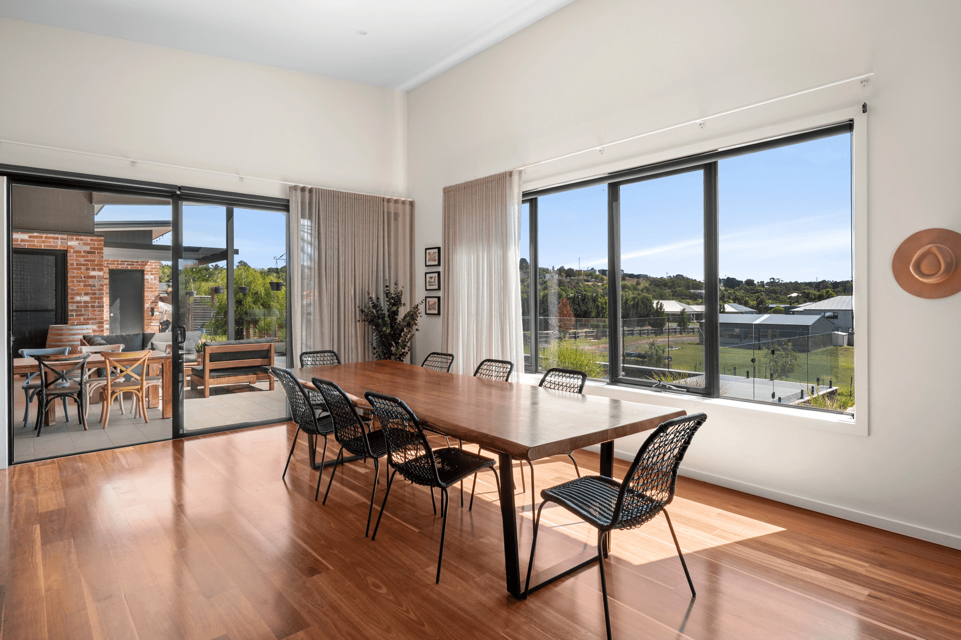 8 Dinnys Lane, Batesford, VIC 3213