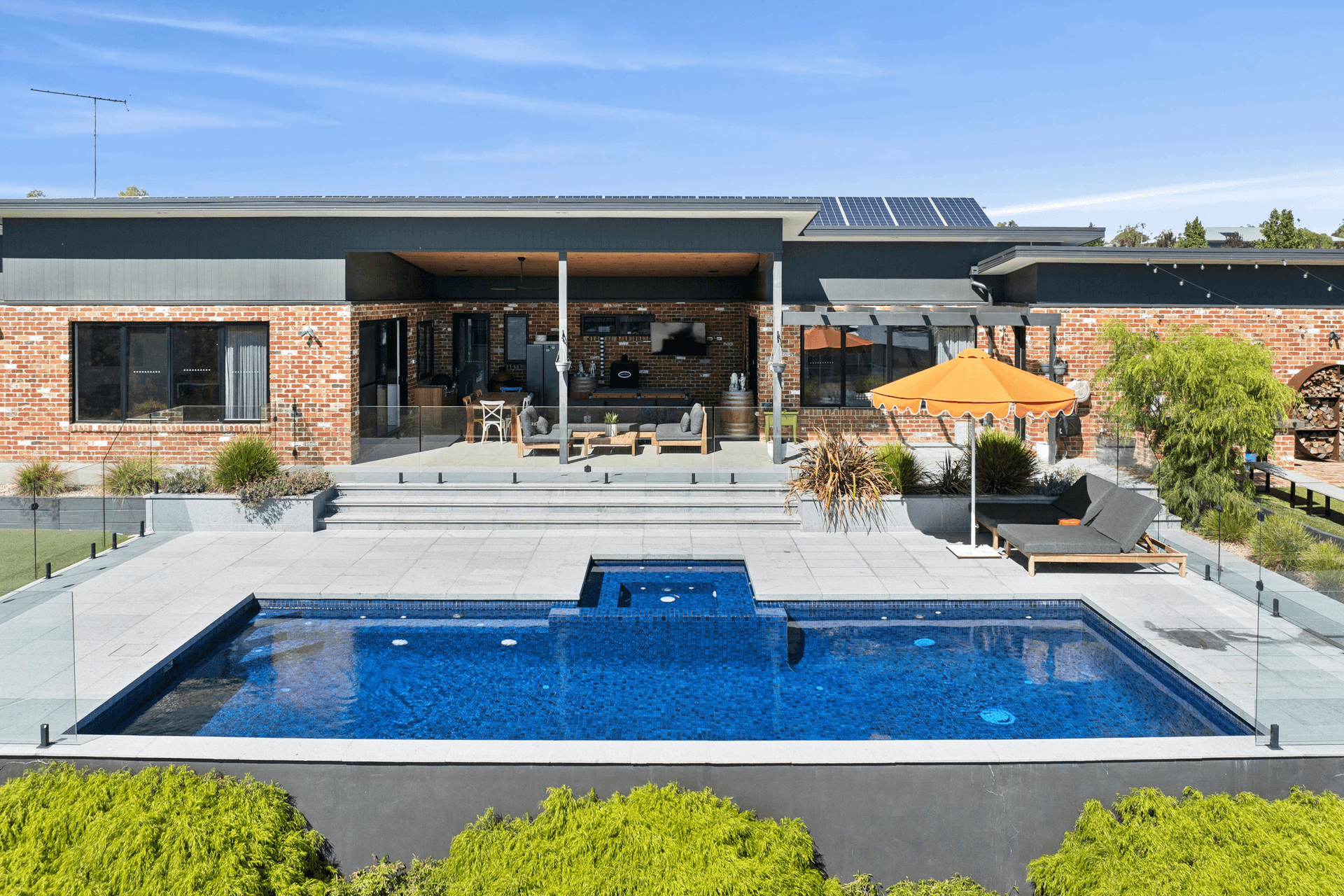 8 Dinnys Lane, Batesford, VIC 3213