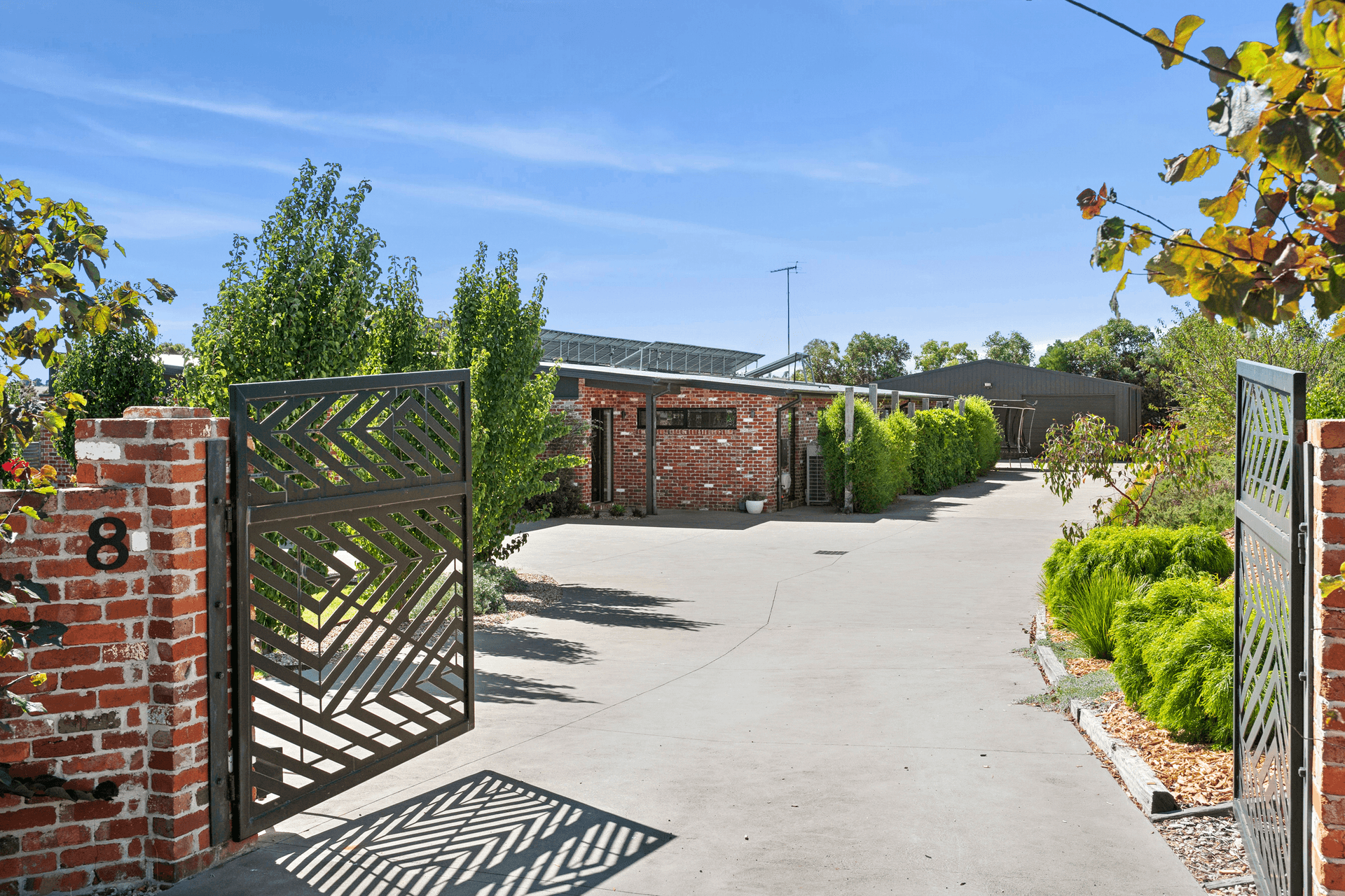 8 Dinnys Lane, Batesford, VIC 3213