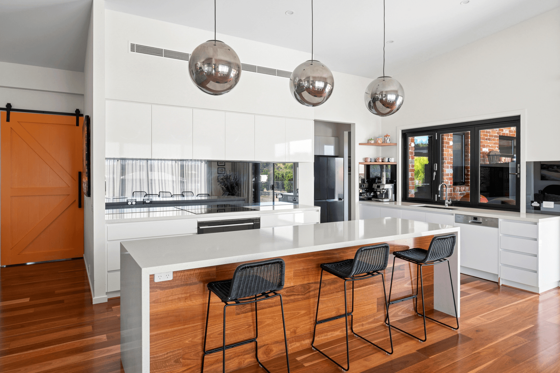 8 Dinnys Lane, Batesford, VIC 3213