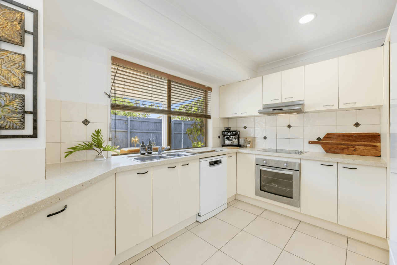 35 Elinya Street, BATTERY HILL, QLD 4551