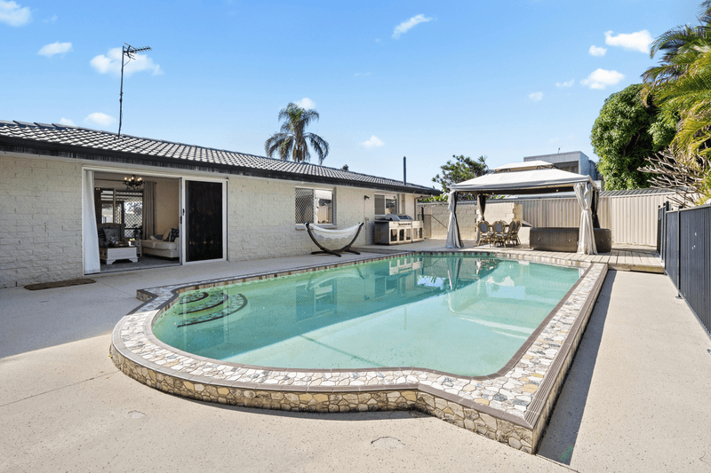 10 Moana Park Avenue, BROADBEACH WATERS, QLD 4218