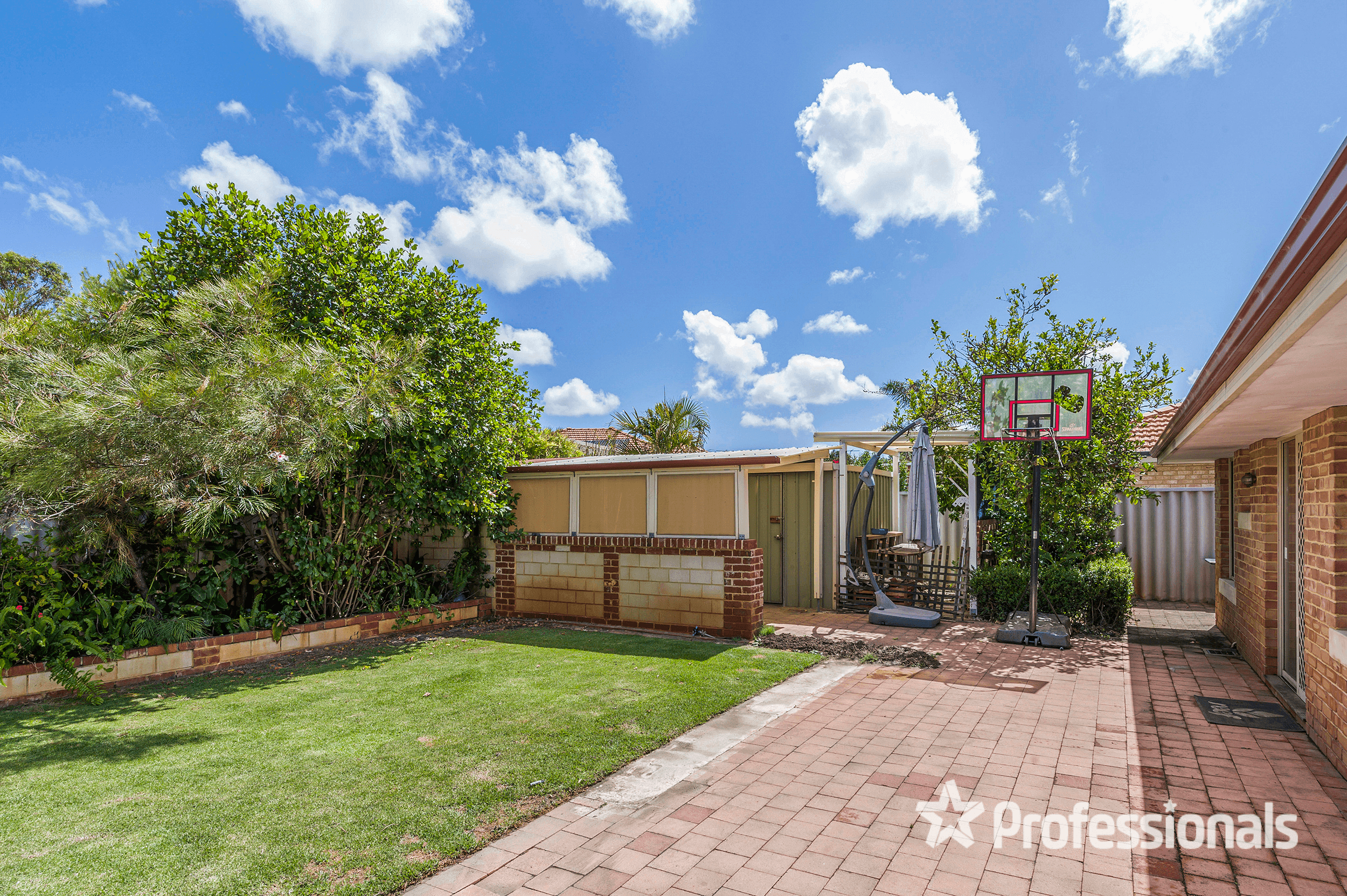 23 Promontory Parade, BALLAJURA, WA 6066