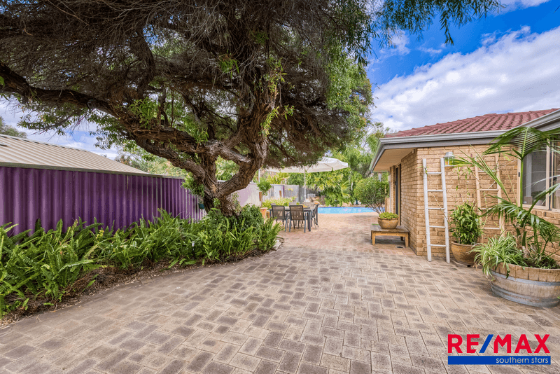 19  Hillock Circle, Leeming, WA 6149