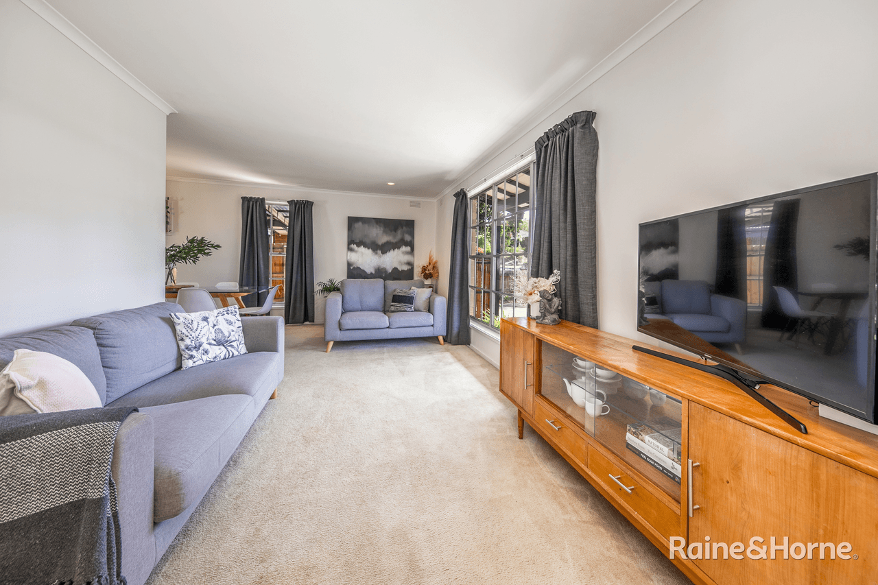 27 Menzies Drive, SUNBURY, VIC 3429