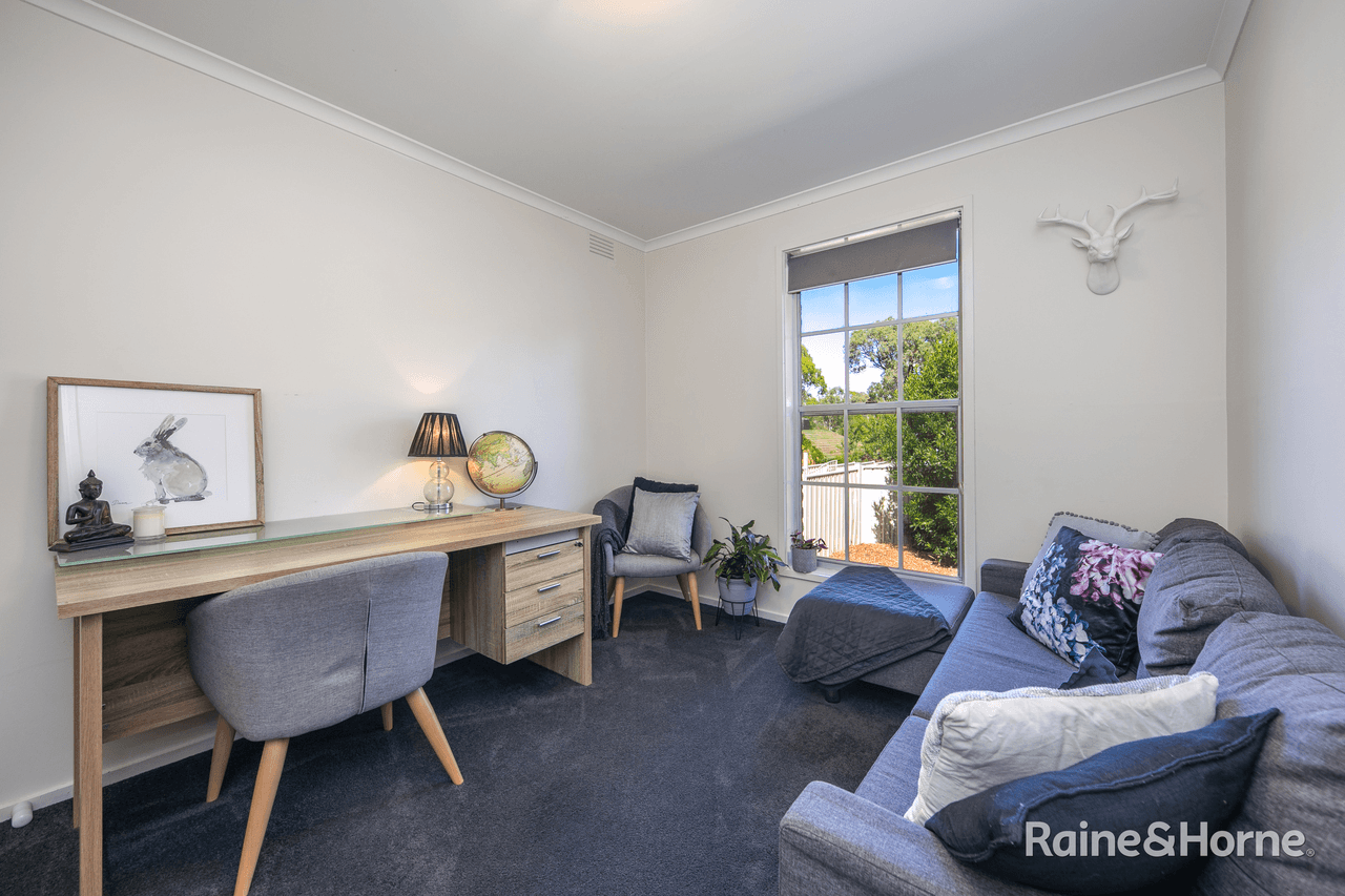 27 Menzies Drive, SUNBURY, VIC 3429