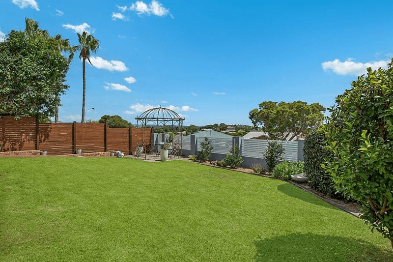 15 Dundee Drive, BANORA POINT, NSW 2486