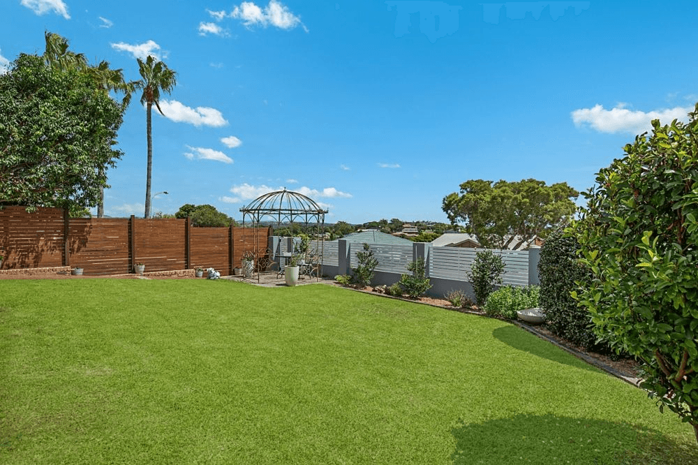 15 Dundee Drive, BANORA POINT, NSW 2486