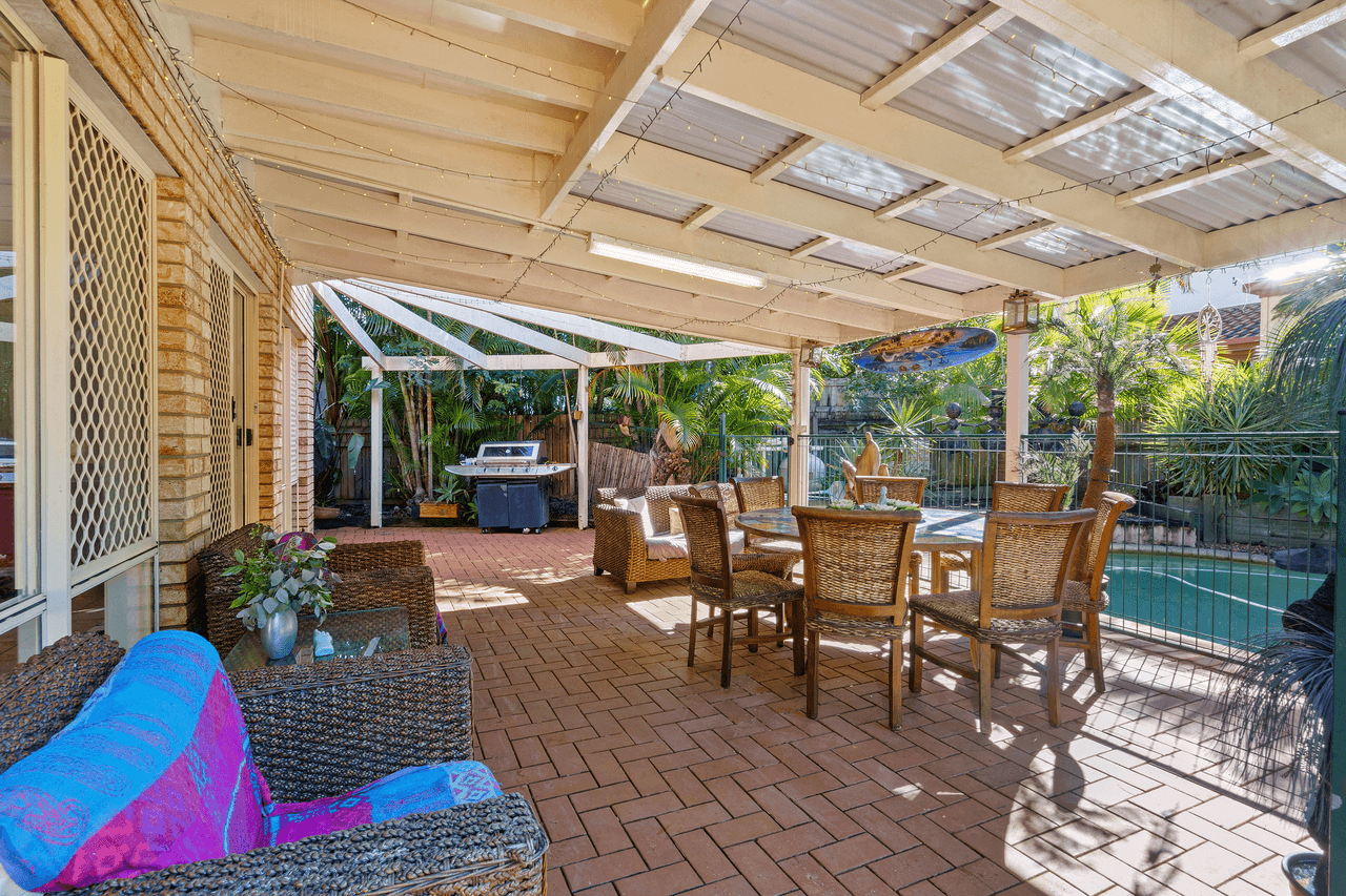 6 Robert Court, REDLAND BAY, QLD 4165