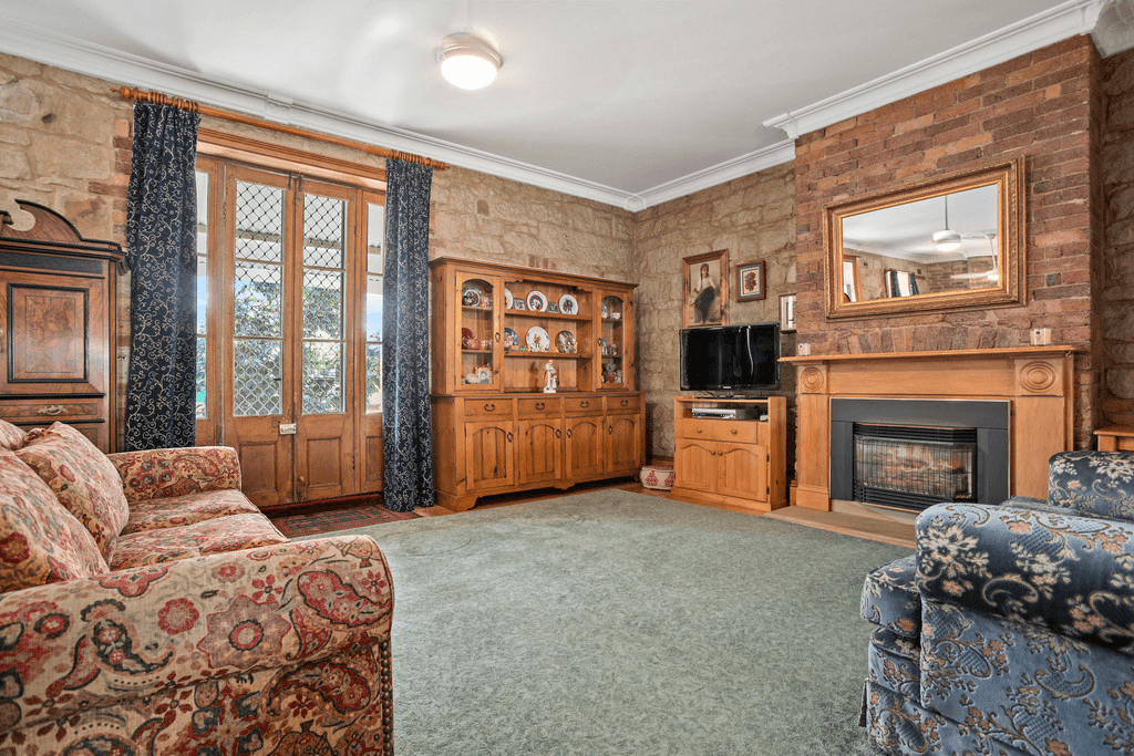 236 Old Hume Highway, MITTAGONG, NSW 2575