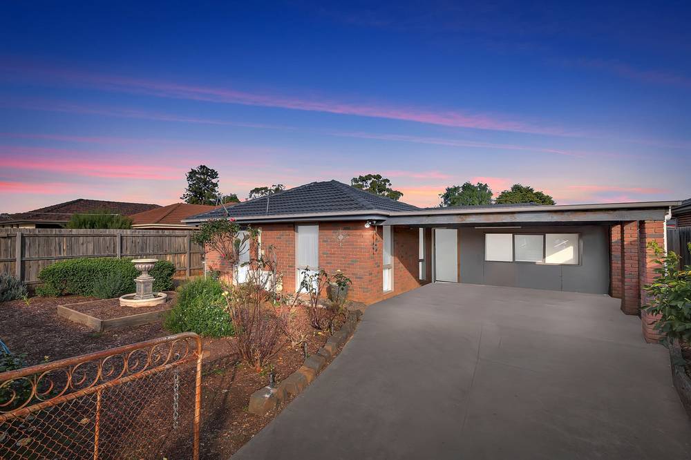 27 Leggatt Street, Melton South, VIC 3338
