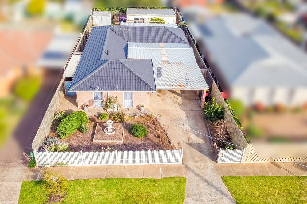 27 Leggatt Street, Melton South, VIC 3338