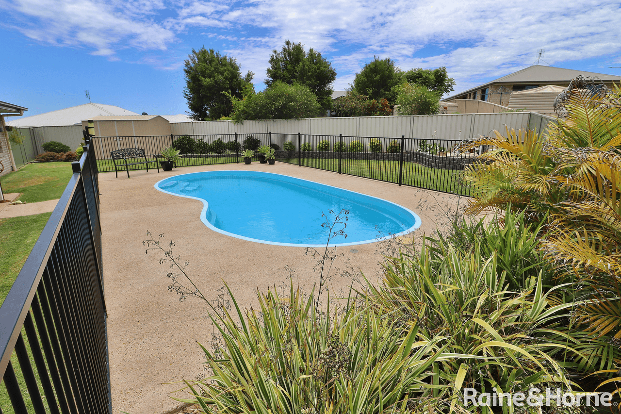 51 Banksia Drive, KINGAROY, QLD 4610