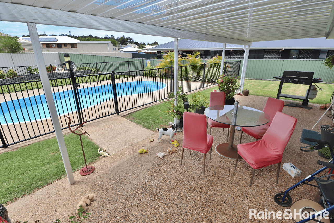 51 Banksia Drive, KINGAROY, QLD 4610