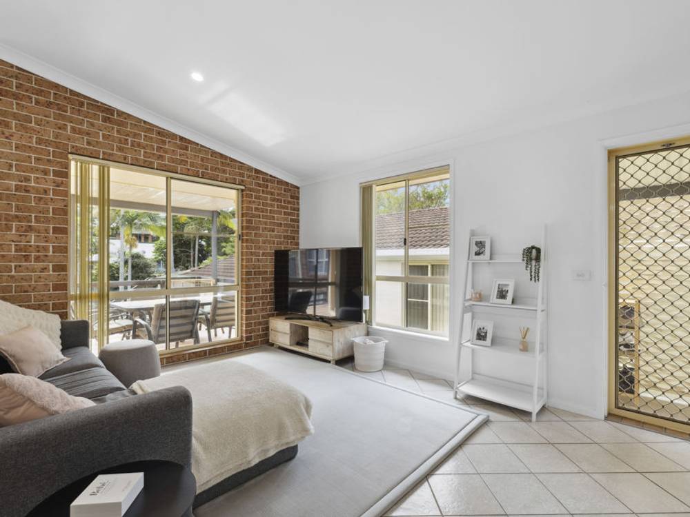 8 Tropic Lodge Place, KORORA, NSW 2450