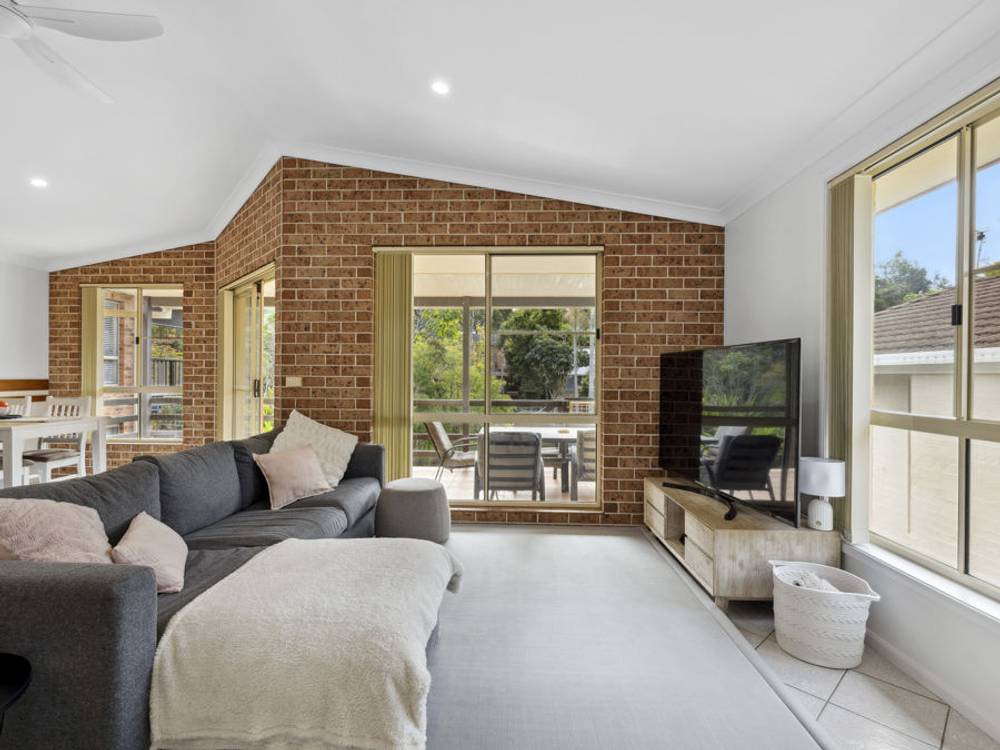 8 Tropic Lodge Place, KORORA, NSW 2450