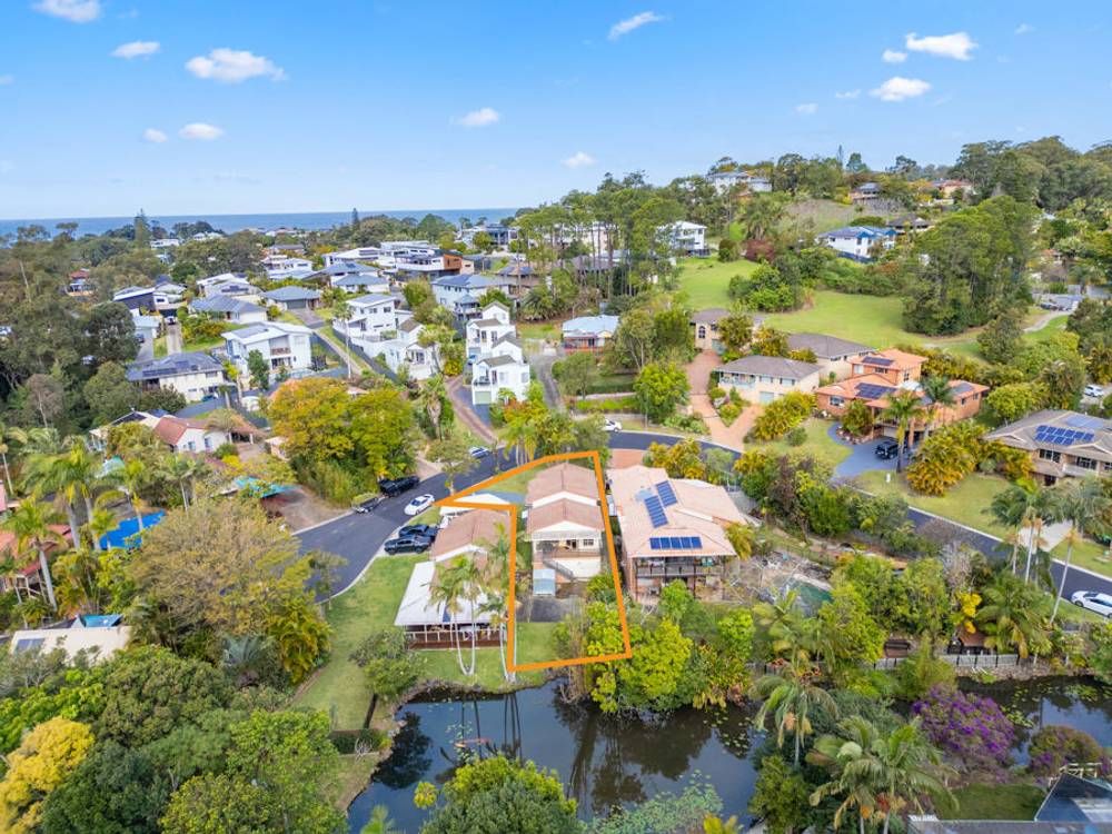 8 Tropic Lodge Place, KORORA, NSW 2450