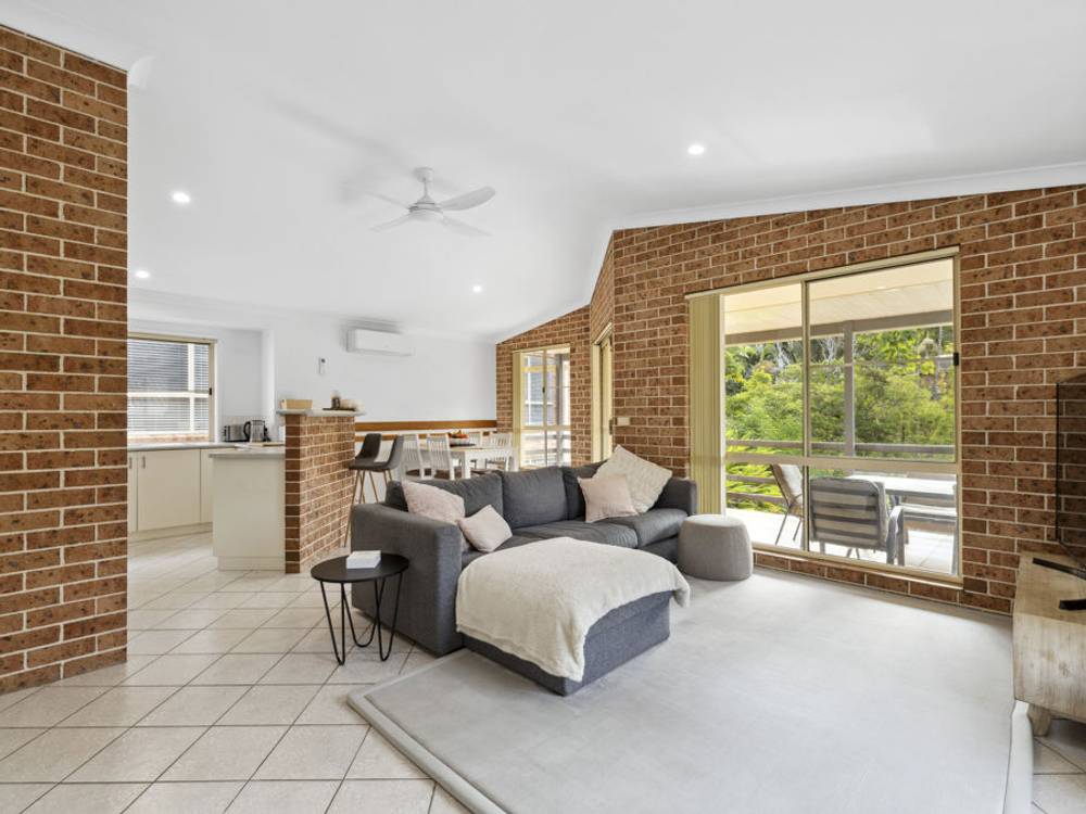 8 Tropic Lodge Place, KORORA, NSW 2450