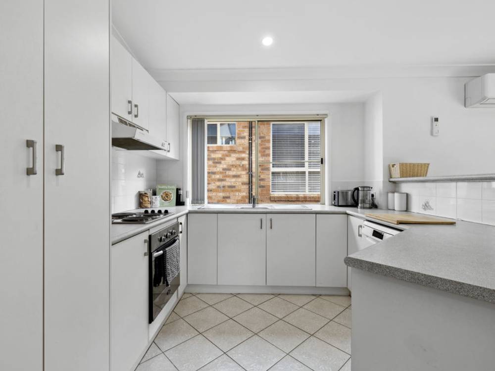 8 Tropic Lodge Place, KORORA, NSW 2450