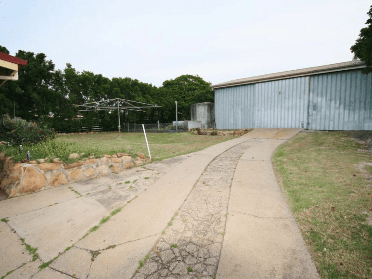 73 Flinders Parade, GLADSTONE CENTRAL, QLD 4680