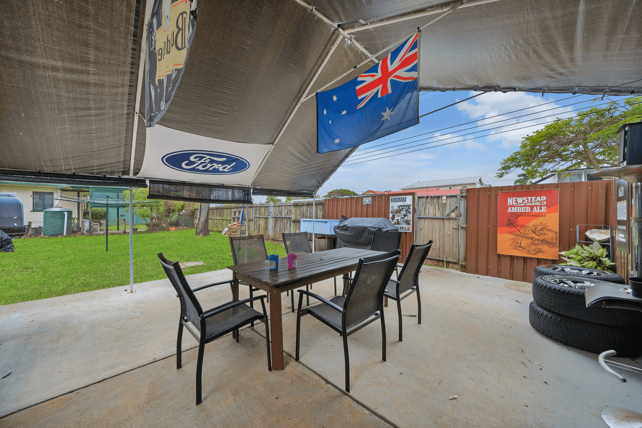 10 Drake Street, WOODY POINT, QLD 4019