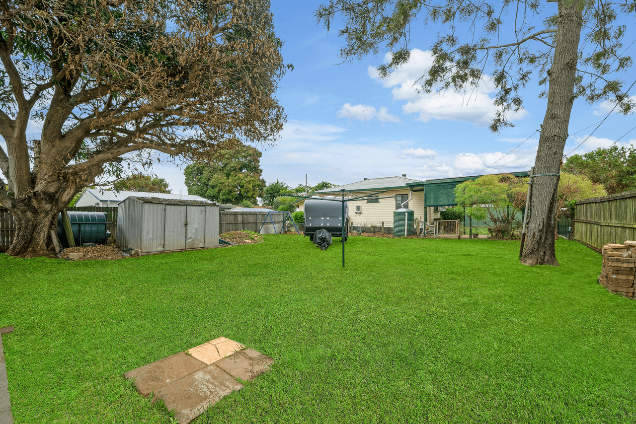 10 Drake Street, WOODY POINT, QLD 4019