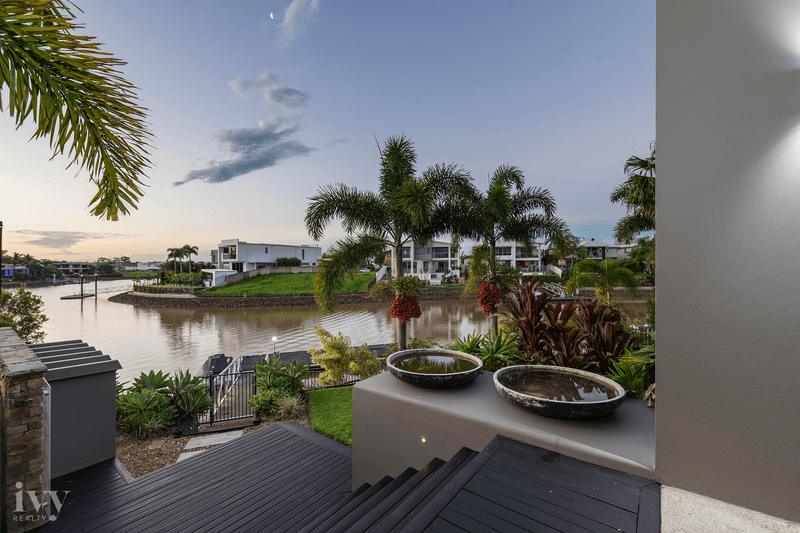 37 Quayside Drive, Helensvale, QLD 4212