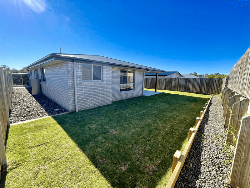 24 Waugh Street, Urangan, QLD 4655