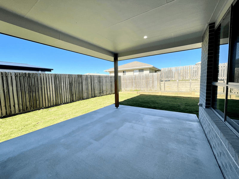 24 Waugh Street, Urangan, QLD 4655