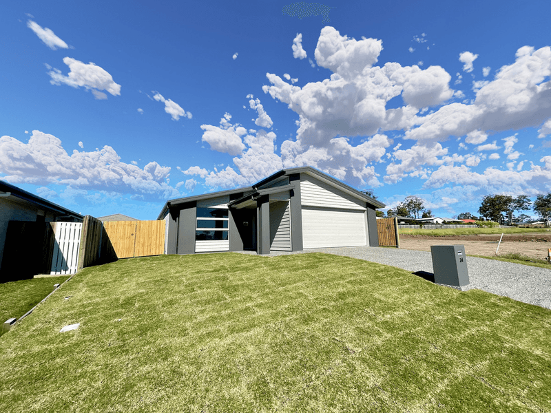 24 Waugh Street, Urangan, QLD 4655