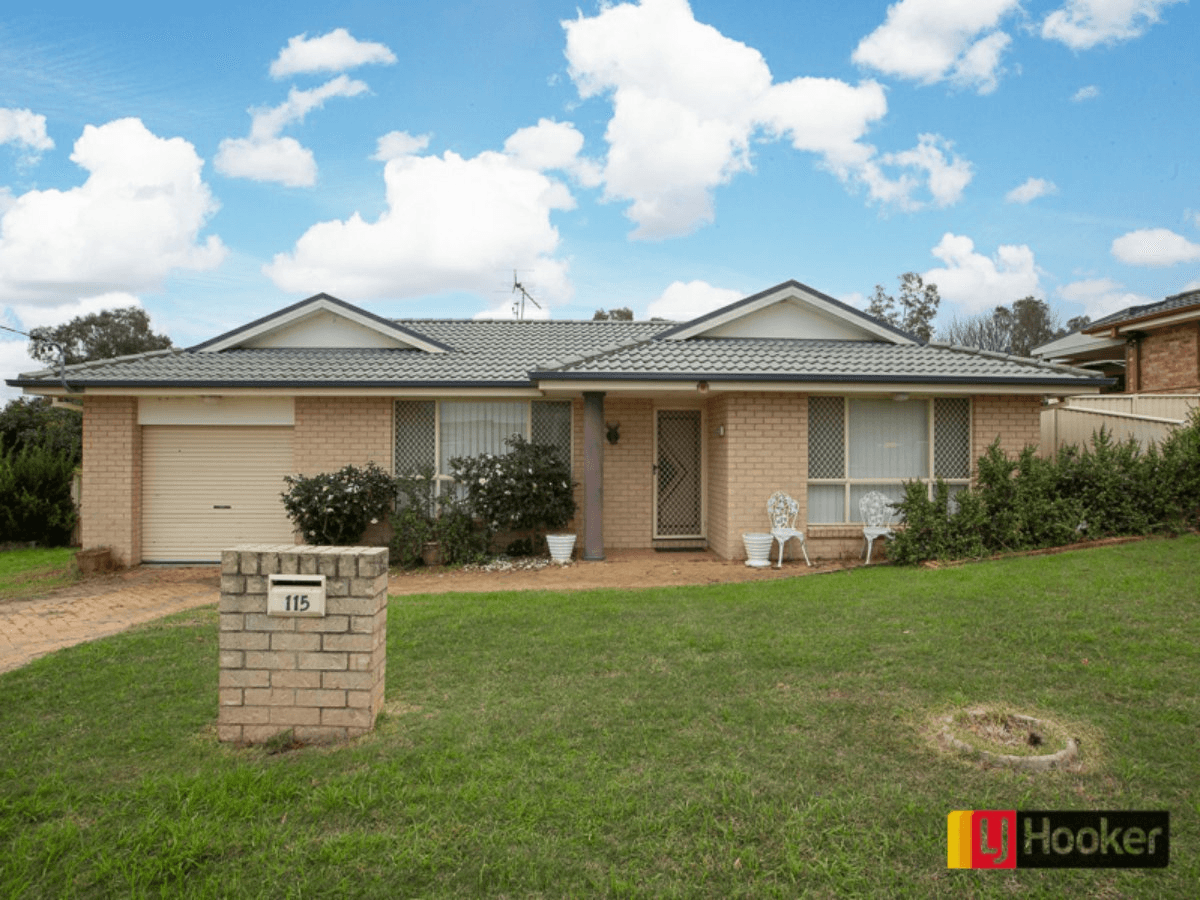 115 Glengarvin Drive, OXLEY VALE, NSW 2340