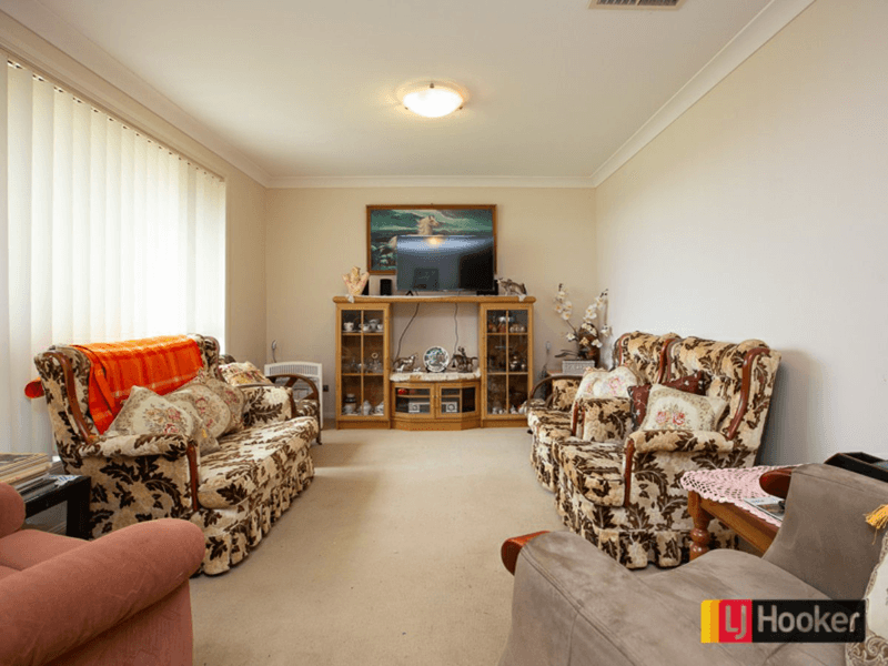 115 Glengarvin Drive, OXLEY VALE, NSW 2340