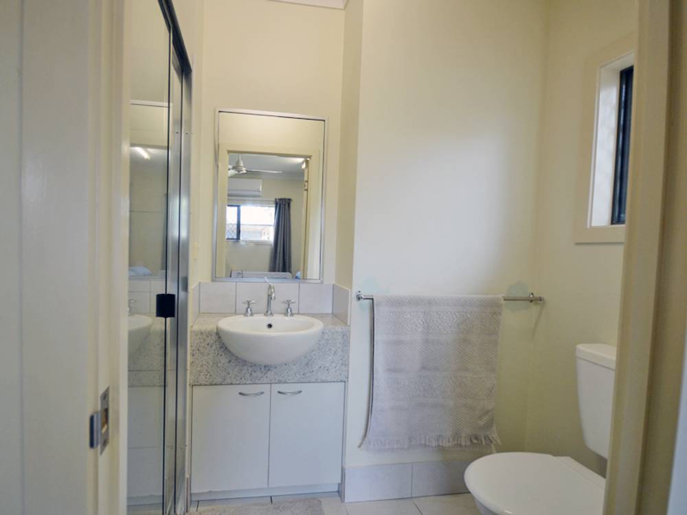 4/4 Transmission Street, Rocky Point, QLD 4874