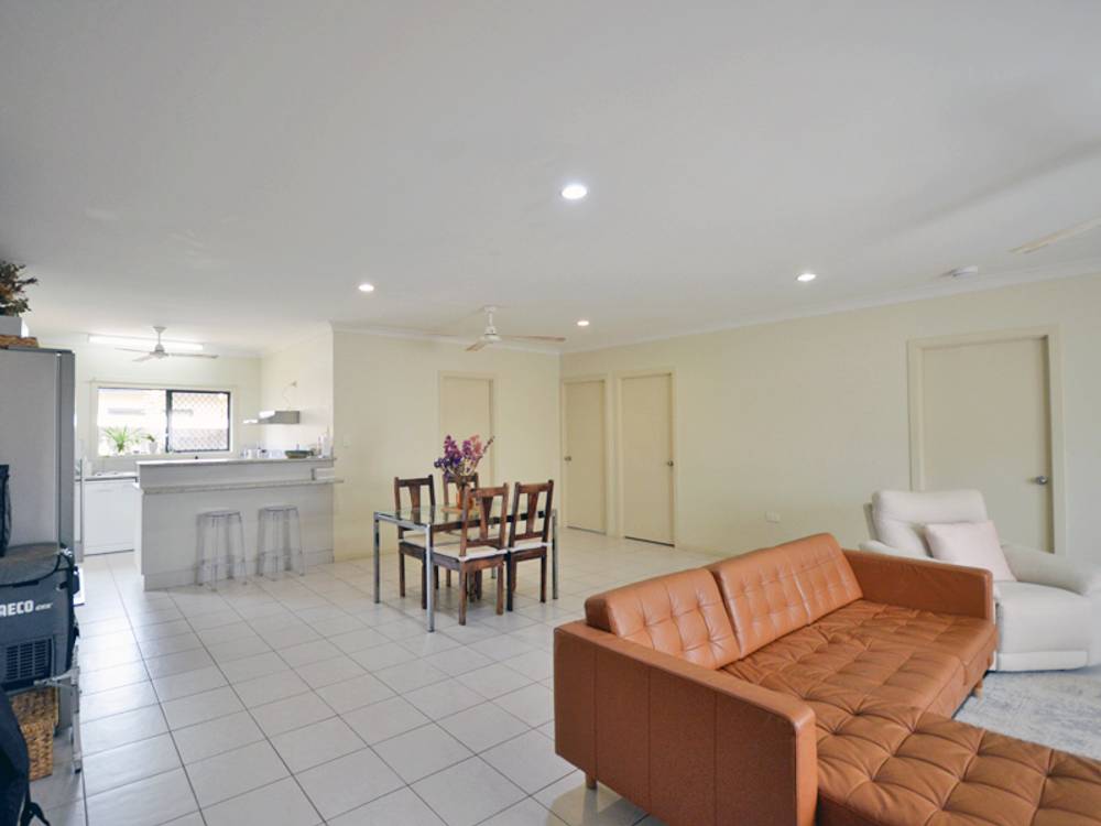 4/4 Transmission Street, Rocky Point, QLD 4874