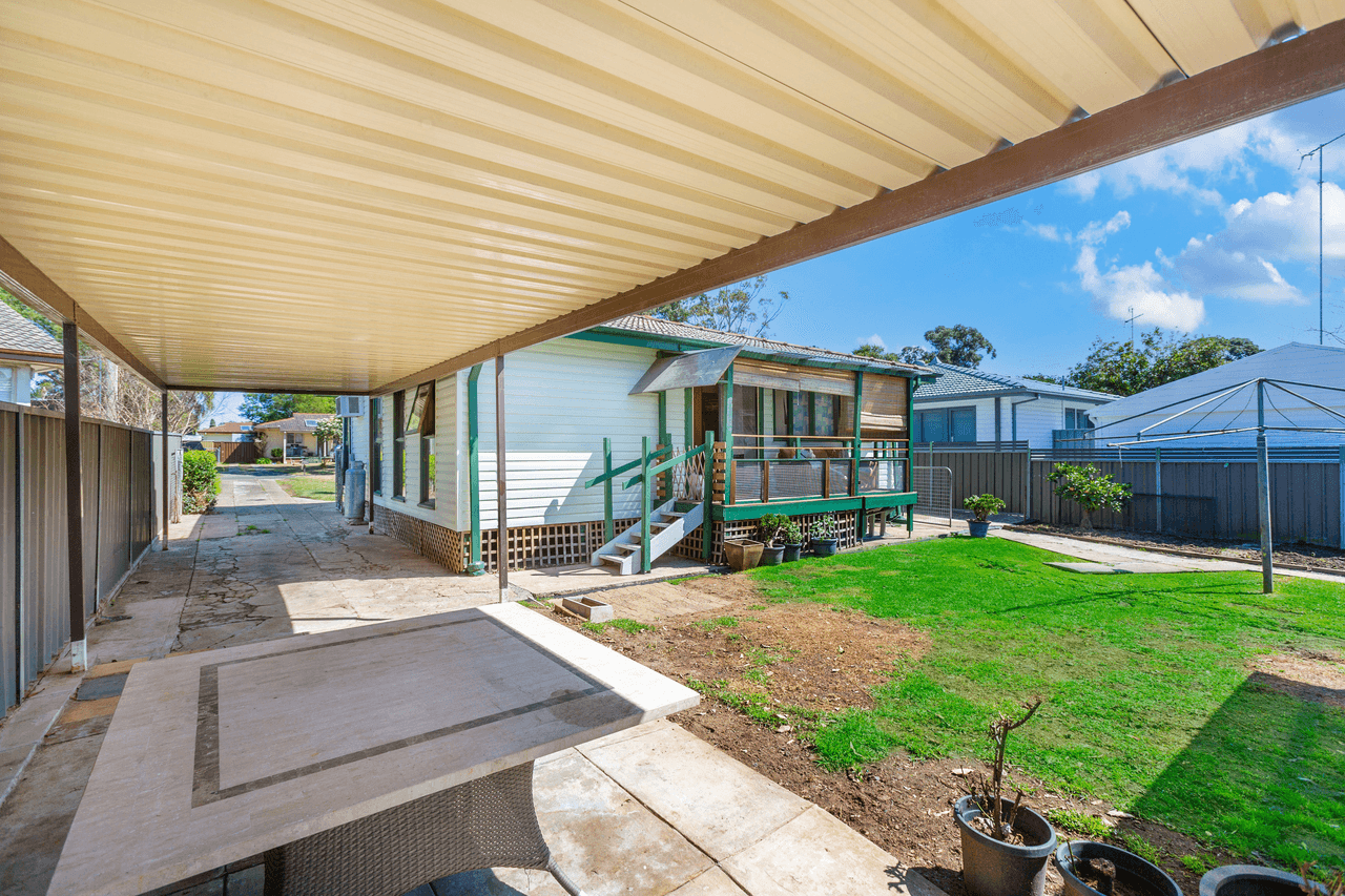 27 Melanesia Avenue, LETHBRIDGE PARK, NSW 2770