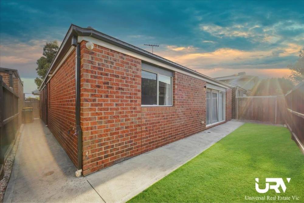 16 Nebula Cresent, MICKLEHAM, VIC 3064