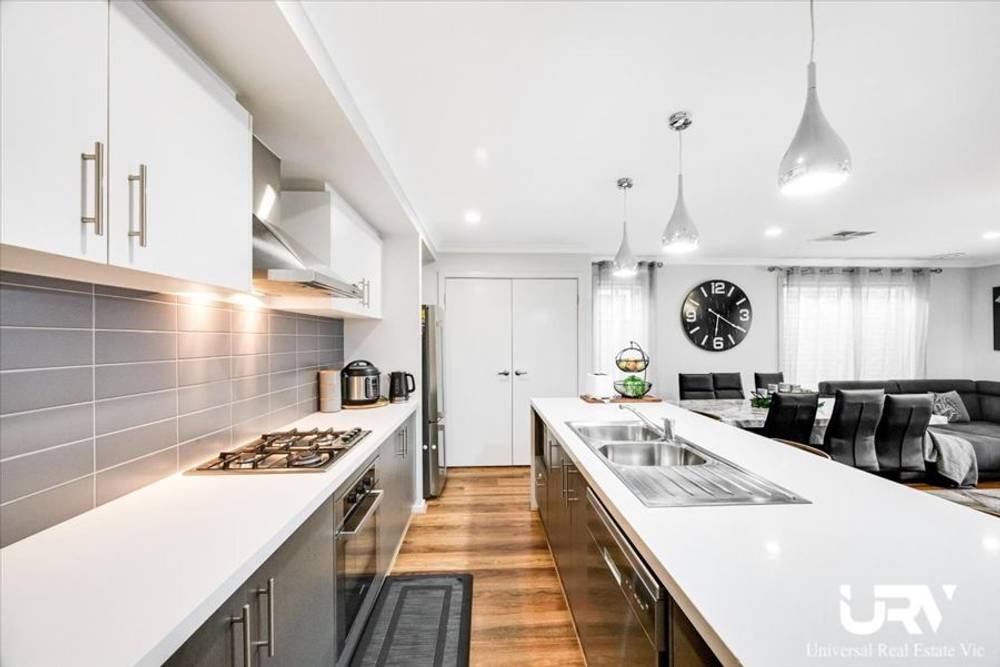 16 Nebula Cresent, MICKLEHAM, VIC 3064