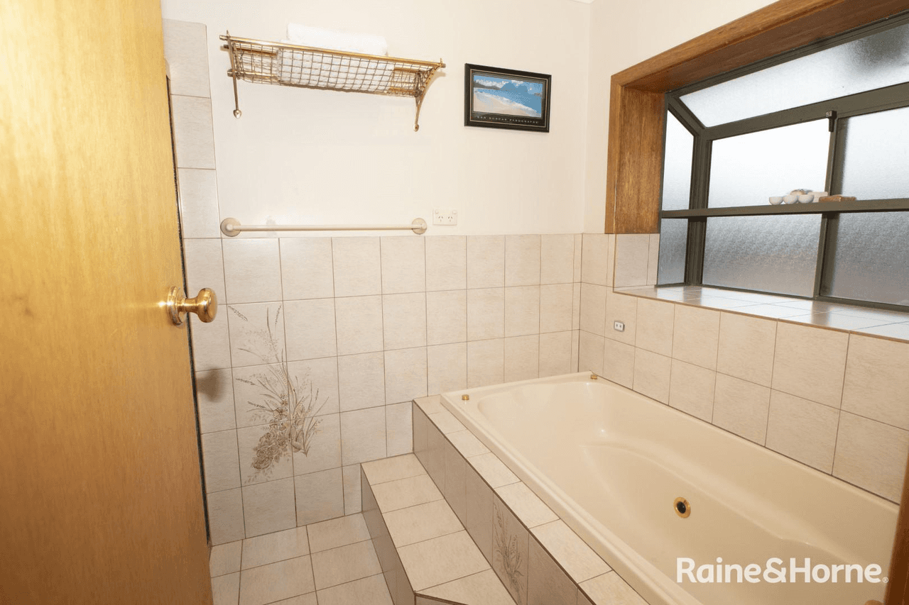 29 Maule Avenue, STIRLING NORTH, SA 5710