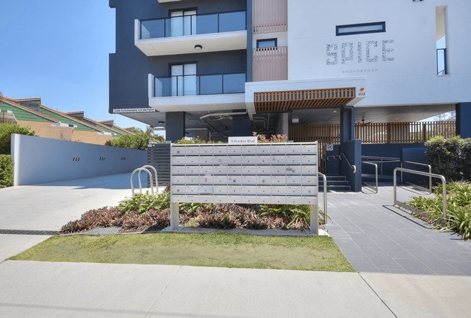 208/9 Hooker Boulevard, BROADBEACH WATERS, QLD 4218