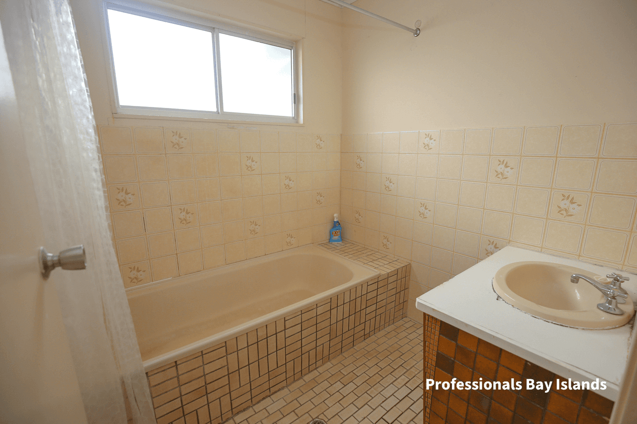 33 Koonwarra Parade, Macleay Island, QLD 4184