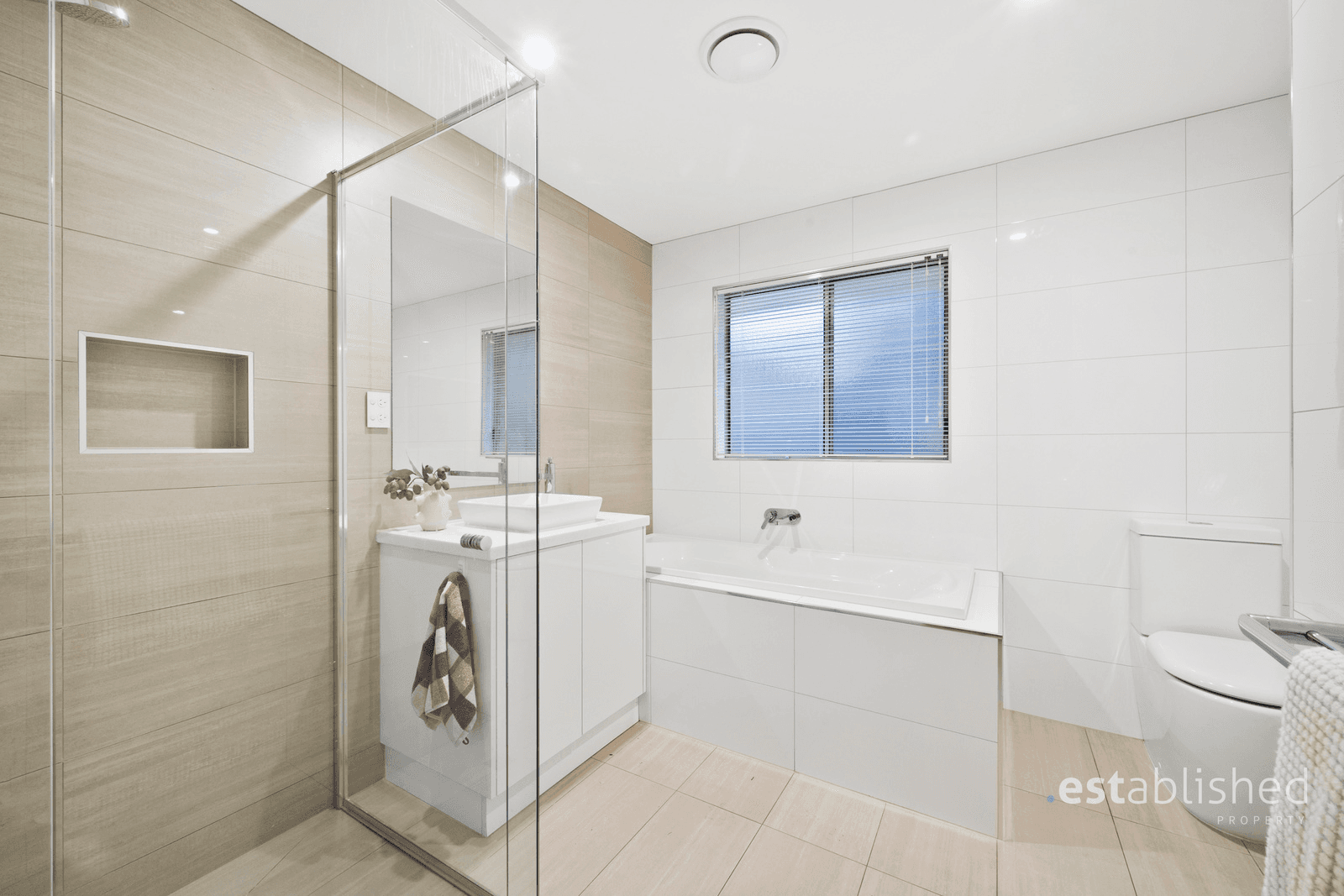 5 Greenview Way, SANCTUARY LAKES, VIC 3030