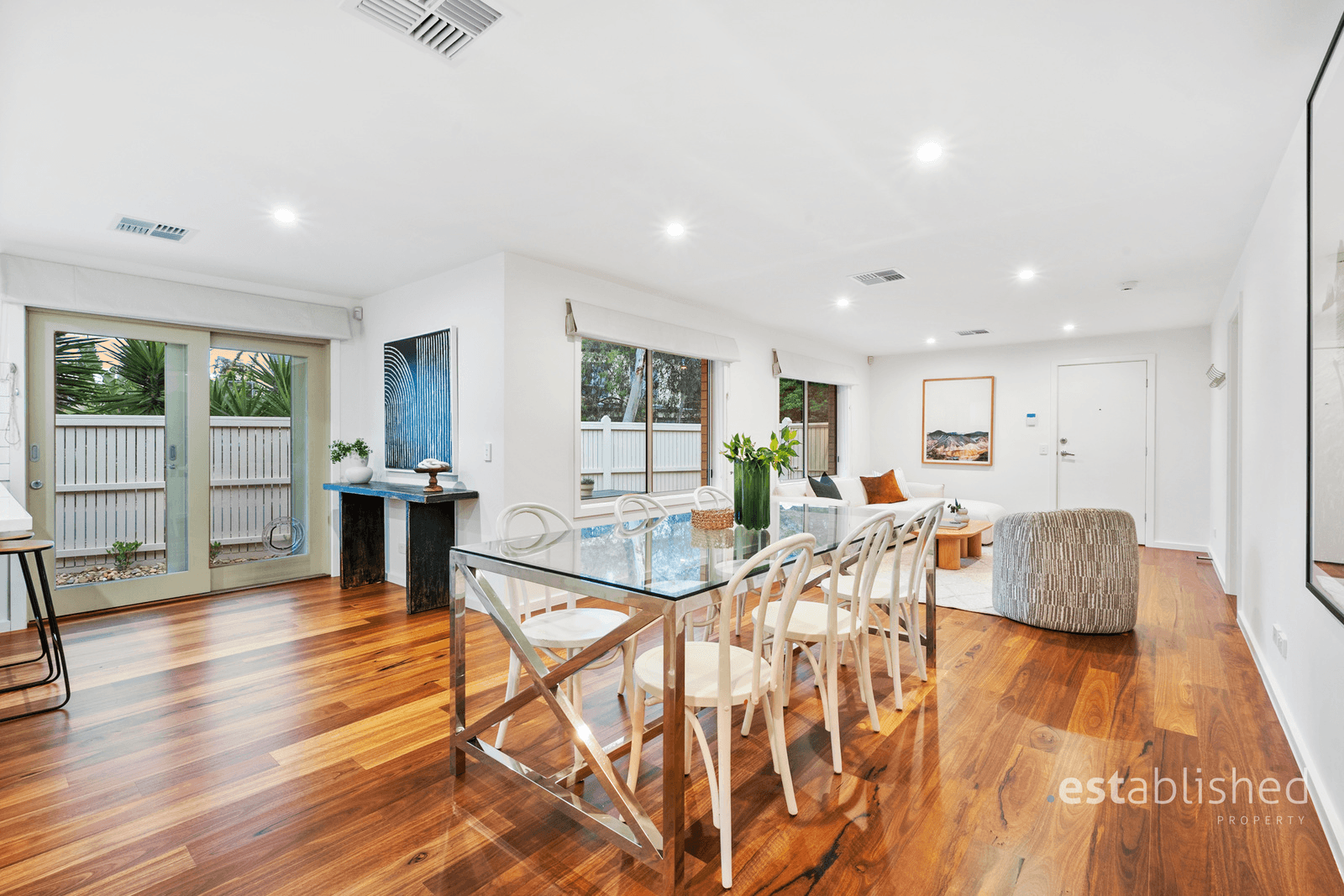 5 Greenview Way, SANCTUARY LAKES, VIC 3030