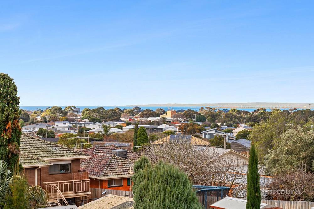 12 Royal Crescent, Hamlyn Heights, VIC 3215