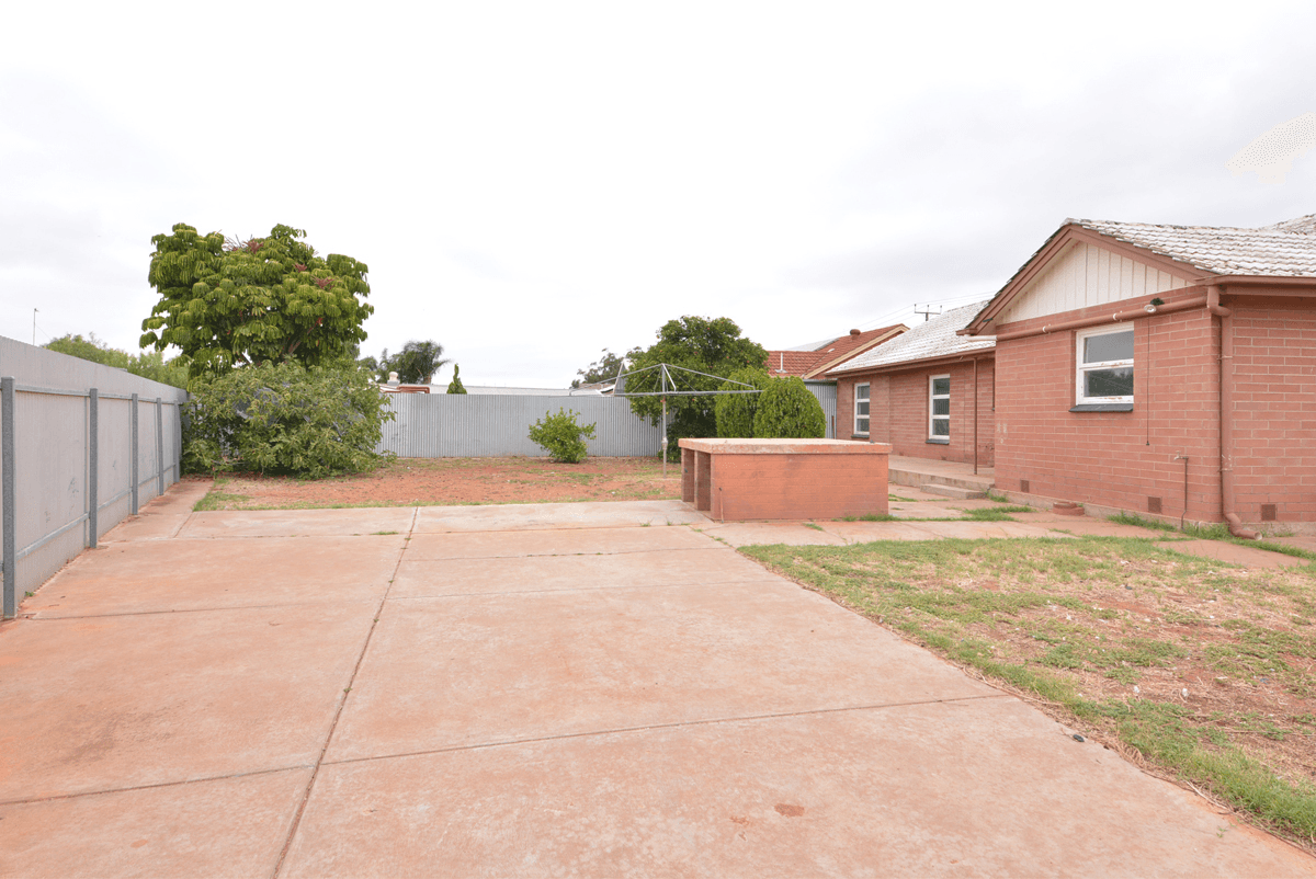 82 Flinders Avenue, Whyalla Stuart, SA 5608