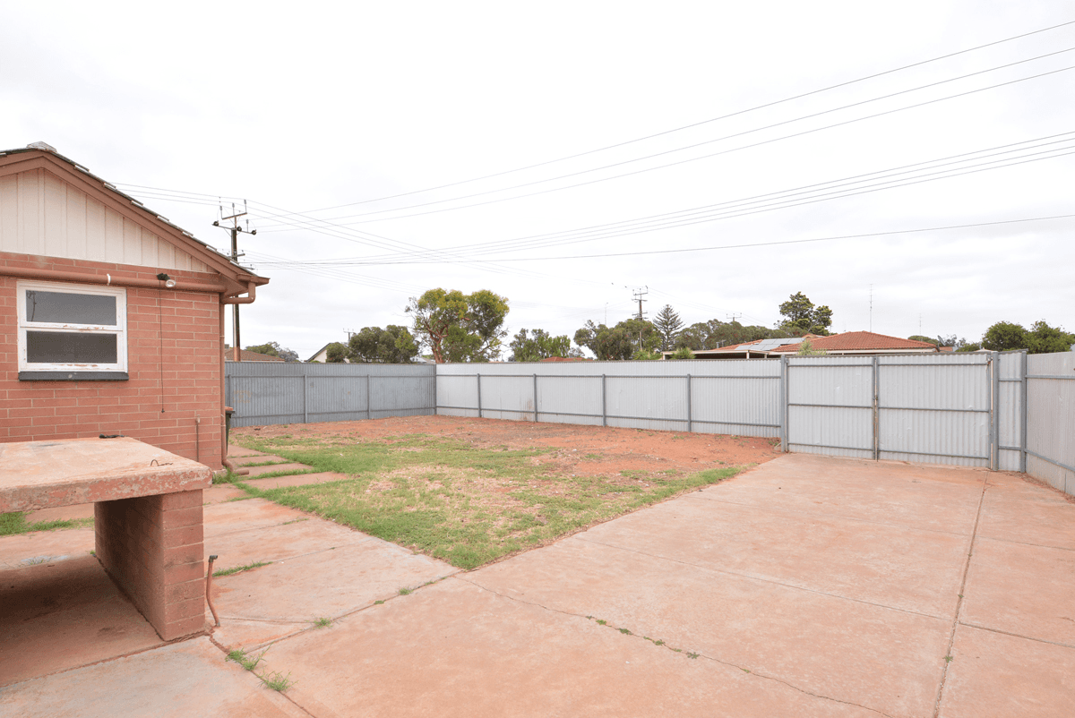 82 Flinders Avenue, Whyalla Stuart, SA 5608