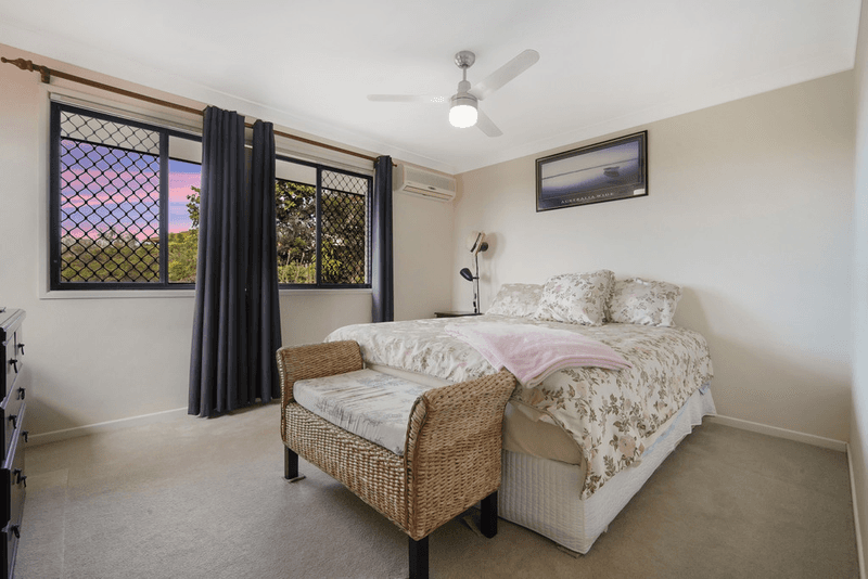 9 Ilminster Crescent, MUDGEERABA, QLD 4213