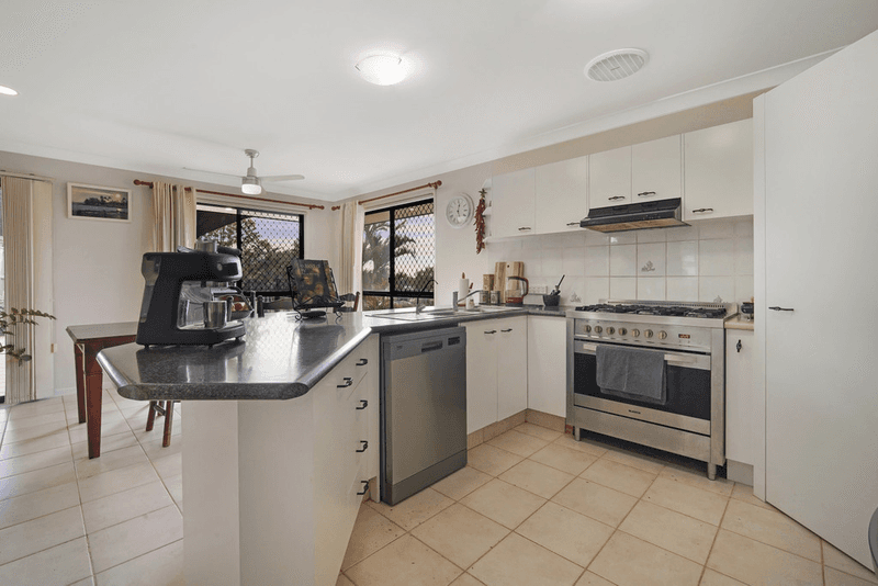 9 Ilminster Crescent, MUDGEERABA, QLD 4213