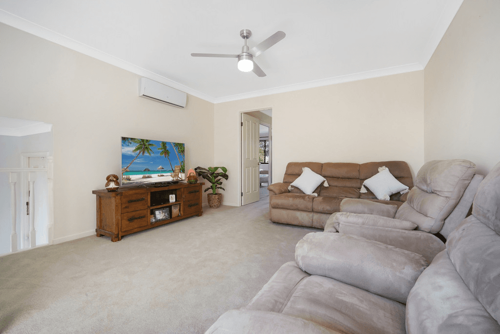 9 Ilminster Crescent, MUDGEERABA, QLD 4213