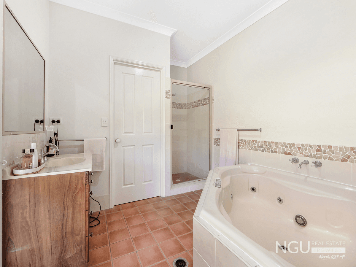 12 Willeen Court, Chuwar, QLD 4306